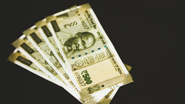 https://www.salarnews.in/public/uploads/images/newsimages/maannewsimage11082025_222137_INDIAN CURRENCY.jpg
